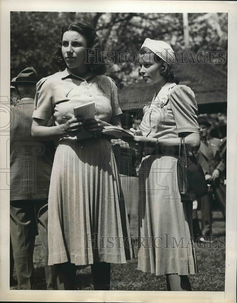 1939 Media, Pa. Mrs John Harrison iii &amp; Mary Philler, Rose Tree meet - Historic Images