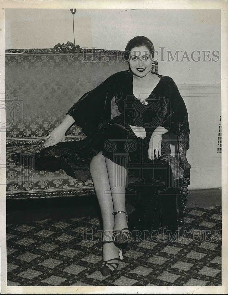 1933 Miss Etty Hertzz Attending Charity Ball  - Historic Images