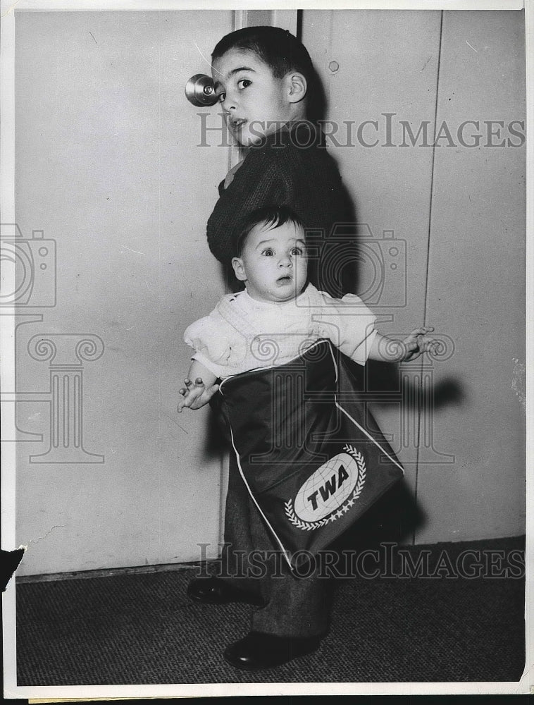 1961 Laura Hayman and her brother Nicky Hayman  - Historic Images