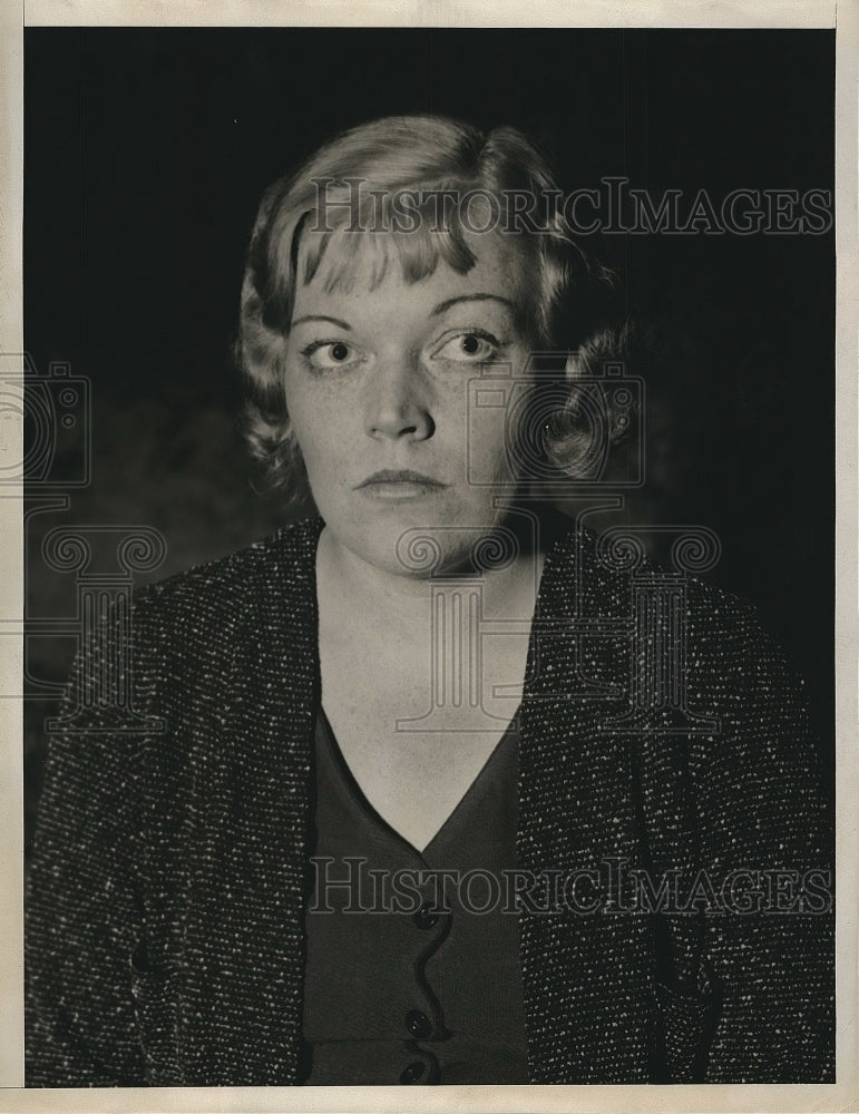 1933 Ms. Helen Roberts testifying at trial  - Historic Images