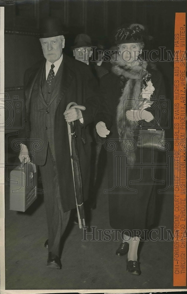 1942 A fashionable couple with the lady in furs  - Historic Images