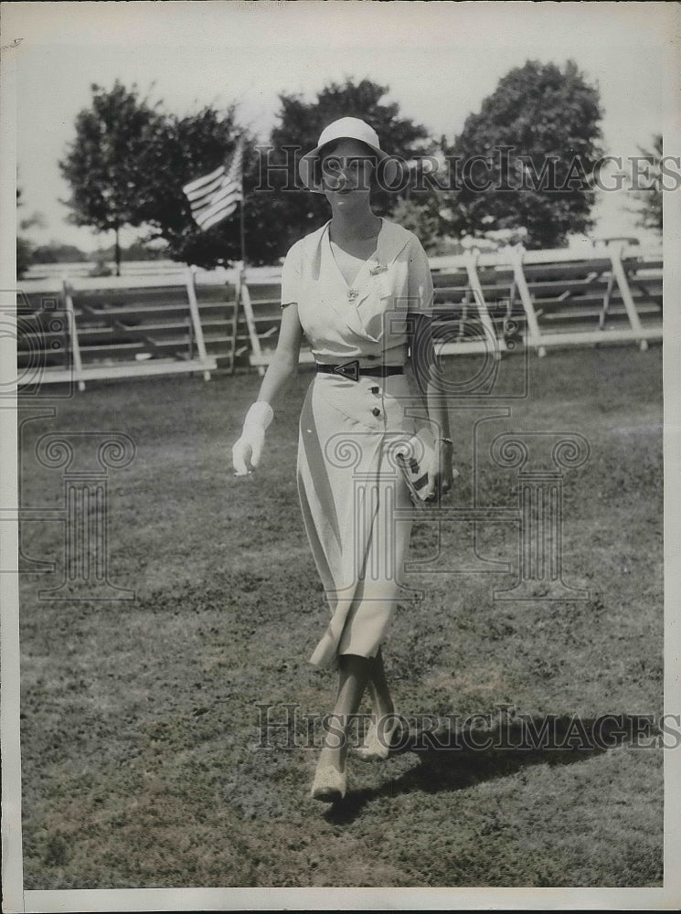 1932 Press Photo Mrs George D. Simon at horse show in Rye, NY - Historic Images