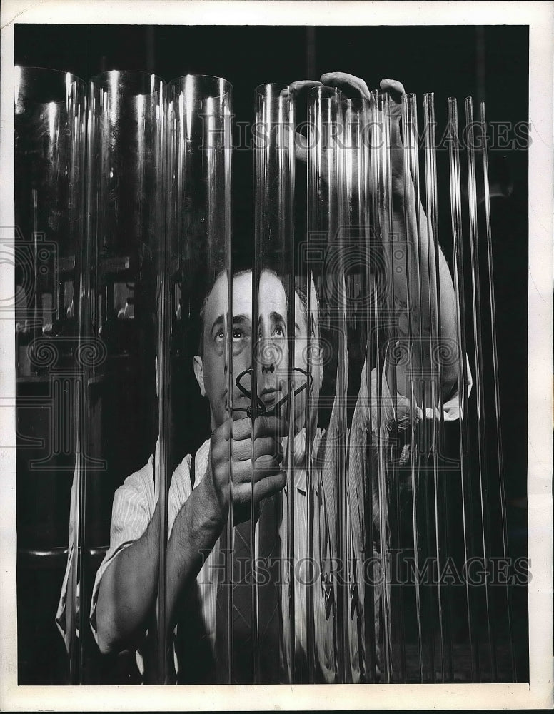 1954 Walter Schaefer at Esso laboratories  - Historic Images