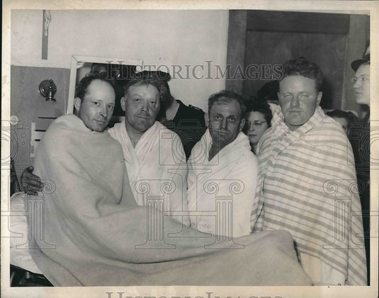1944 St Louis, Mo. workmen rescued from Mississippi River floods - Historic Images