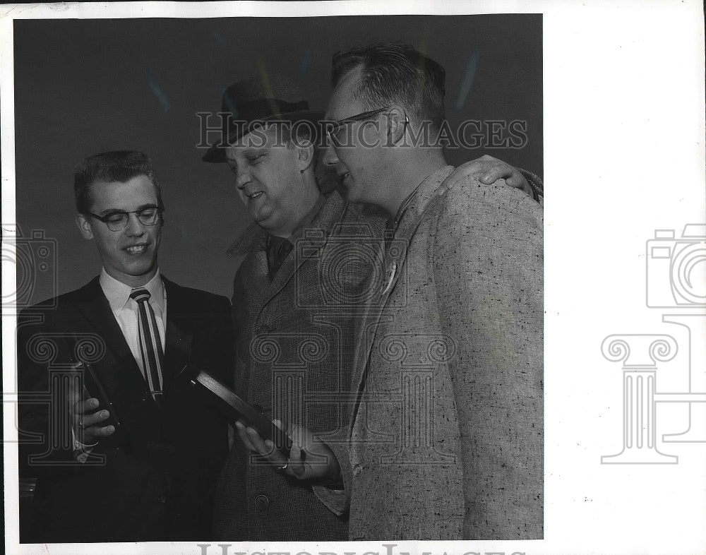 1962 Press Photo Randy Pugh, Ray Young and Lewis McAlister after being awarded - Historic Images