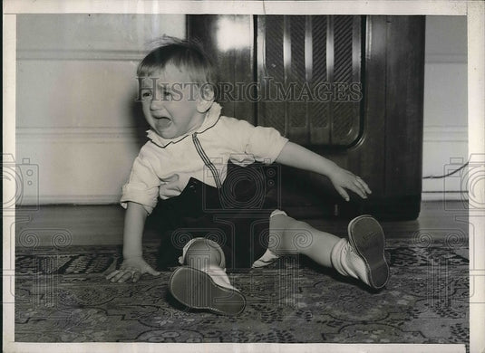 1937 Press Photo Heir Fred Roeder Jr. at his home - nea72333-Historic Images