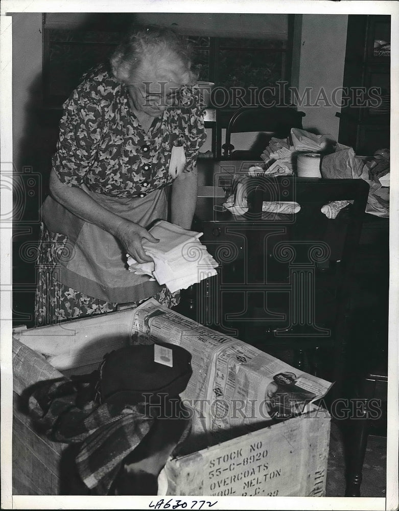 1941 Press Photo Mrs Ris Marten Evacuating - nea72479 - Historic Images