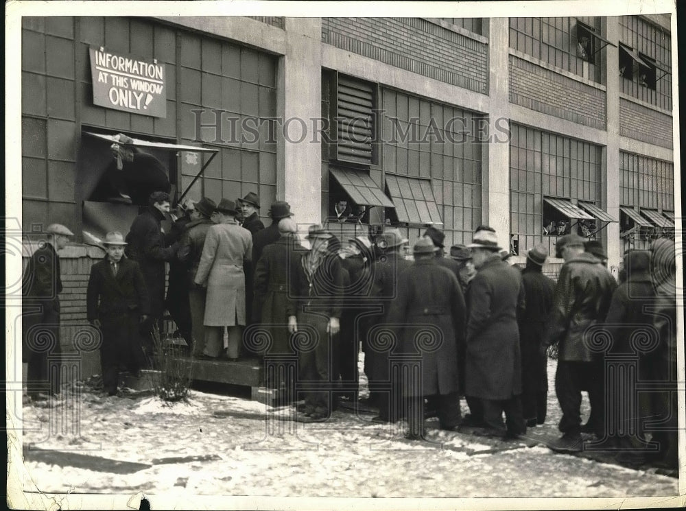 1967 Press Photo People Waiting In Line For Information Jobs Outside Factory - Historic Images