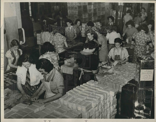 1941 Press Photo Biscuits being made at New Zealand bakery - nea72684 - Historic Images