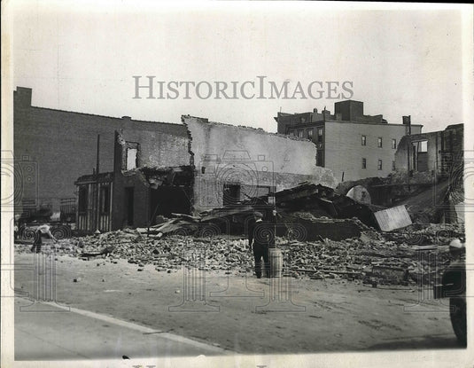 1932 Press Photo Police emergencies squad tearing down walls - nea72763 - Historic Images