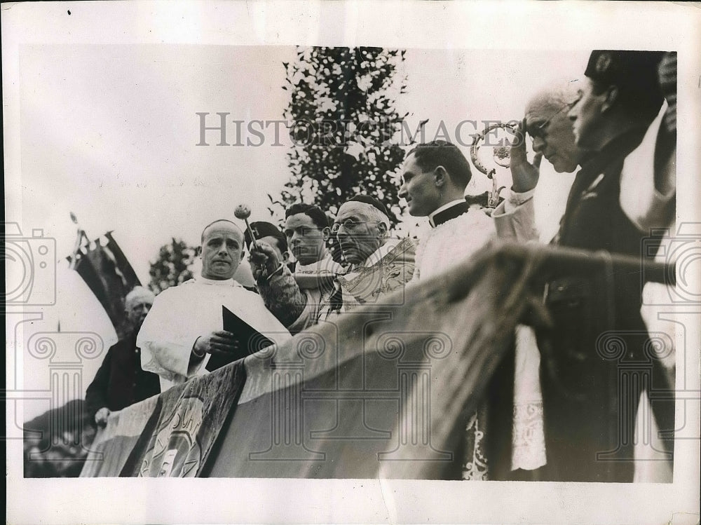 1937 Press Photo Cardinal Enrico Sirilia Blessing the Automobiles in Rome - Historic Images