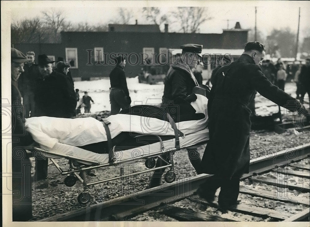 1938 Worth, Ill victims of a train &amp; truck collision removed - Historic Images