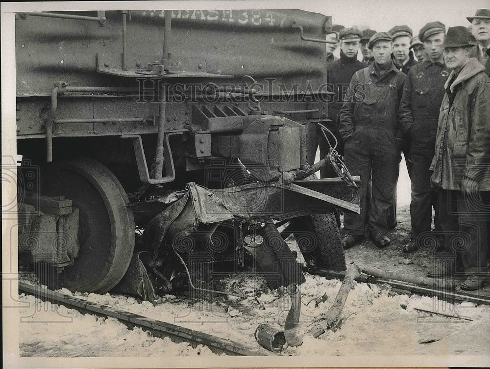 1938 Press Photo Worth , Ill derailed train wreck scene - nea72806 - Historic Images