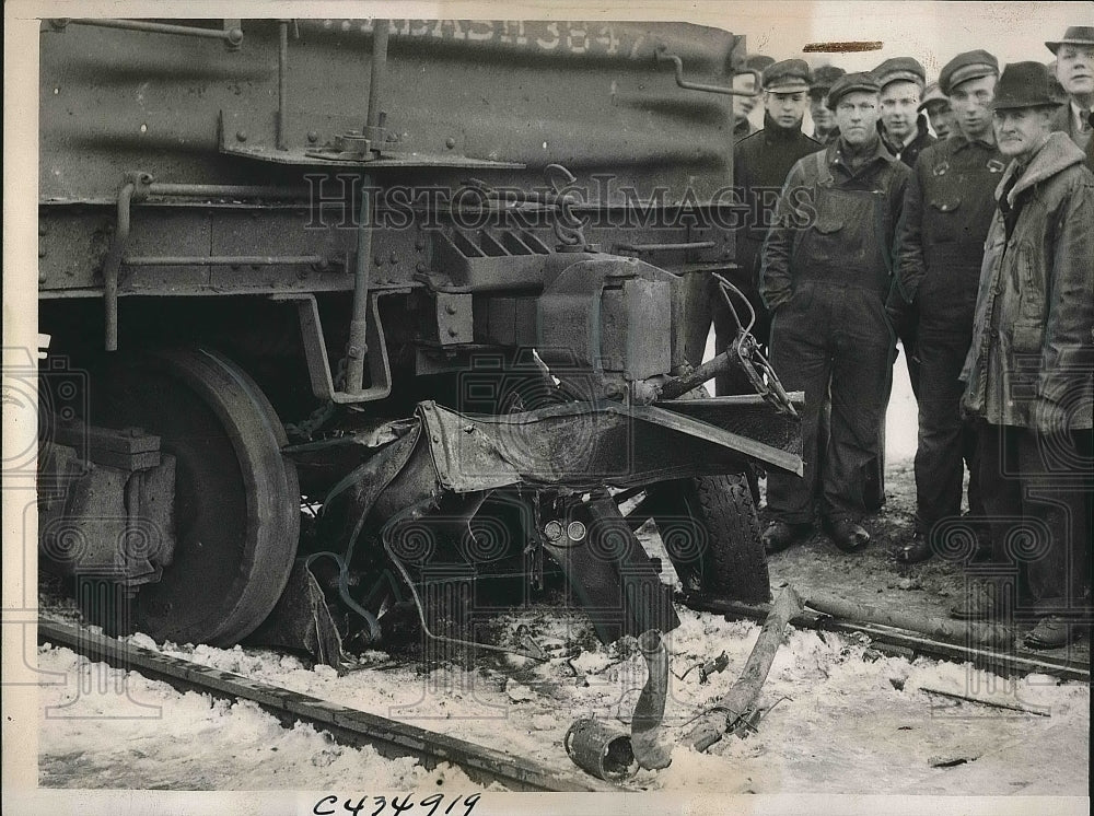 1938 Press Photo Worth, Illinois derailed train wreck scene - nea72821-Historic Images