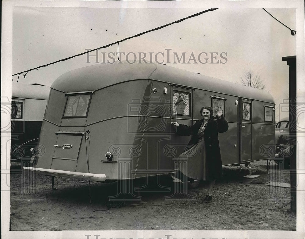 1941 Mrs Rose McMullin Washington D.C. Giving Blood  - Historic Images