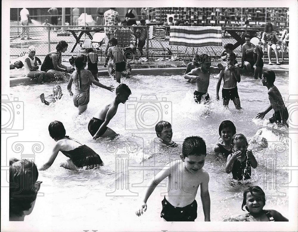 1964 Press Photo Parma Water Park Children Swimming School - nea72966 - Historic Images