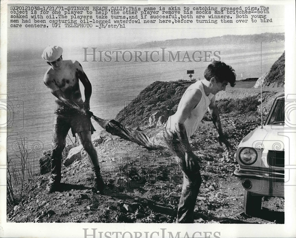 1971 Men Cleaning Up From Capturing Oil - Historic Images