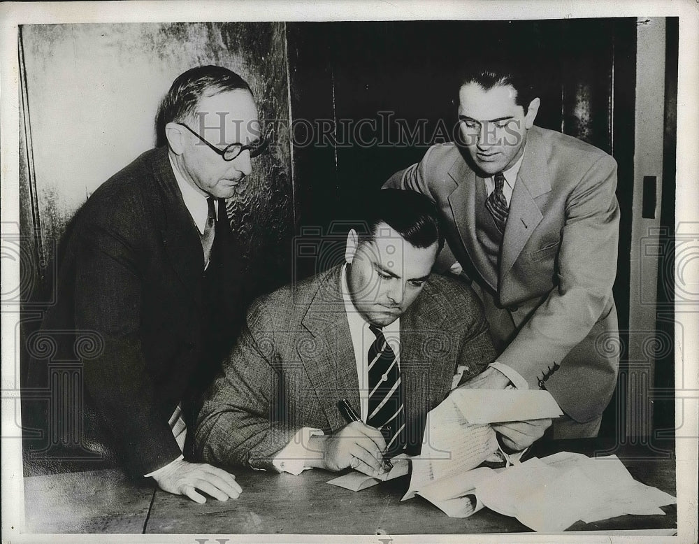 1933 Press Photo David Hutton Los Angeles Divorce Complaint - nea72993 - Historic Images