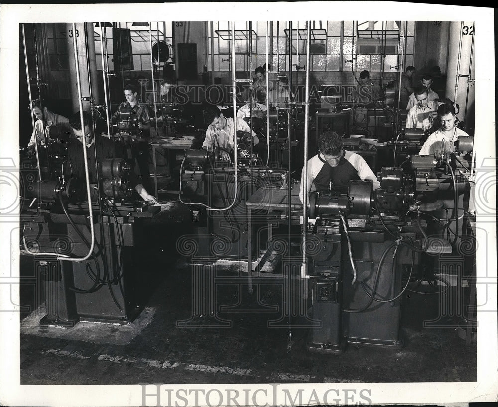 1942 Press Photo Ternstedt Plant Grinding in Manufacture Aircraft Instruments - Historic Images
