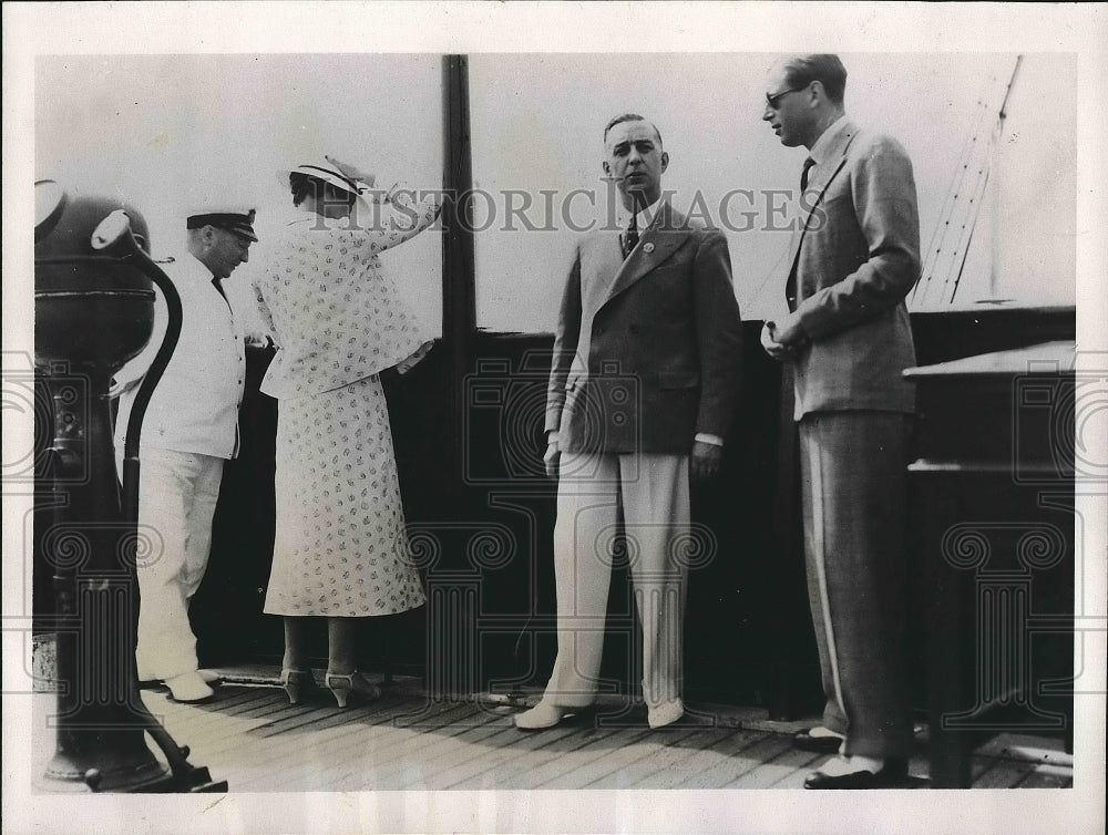 1935 The Duke and Duchess of Kent aboard Duchess of Richmond - Historic Images