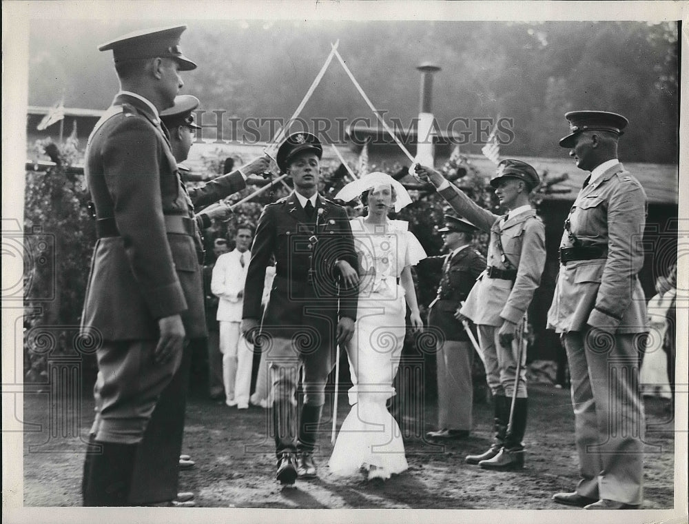 1935 Sec. Lieut. Wilson Ludwig, Miss Ruth Tootle, married - Historic Images