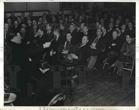 1943 Press Photo Andrew Yevchak president of tri-district Mineworkers at meeting - Historic Images