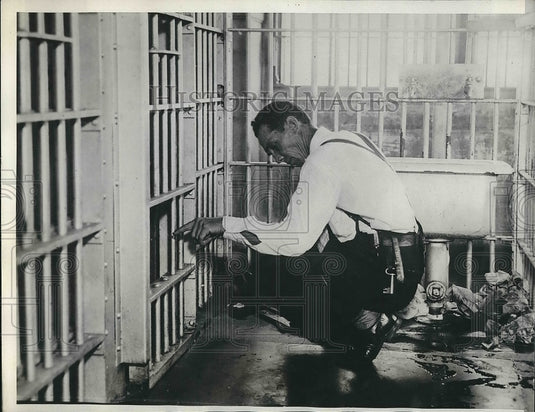 1933 Deputy Jailer Charles Young after jailbreak  - Historic Images