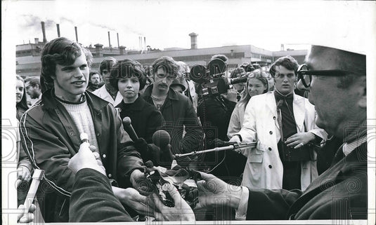 1970 Interviewing a man  - Historic Images
