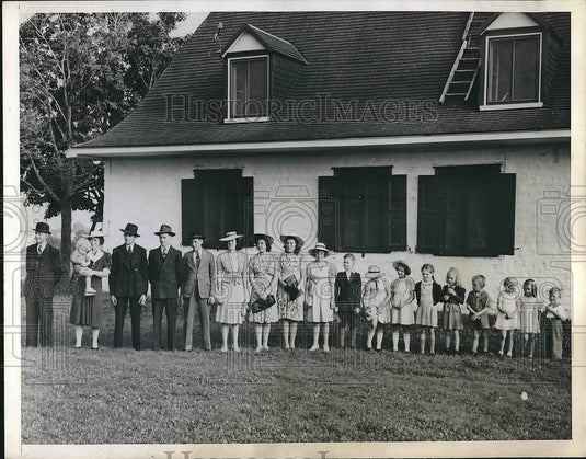 1944 A Large Family  - Historic Images