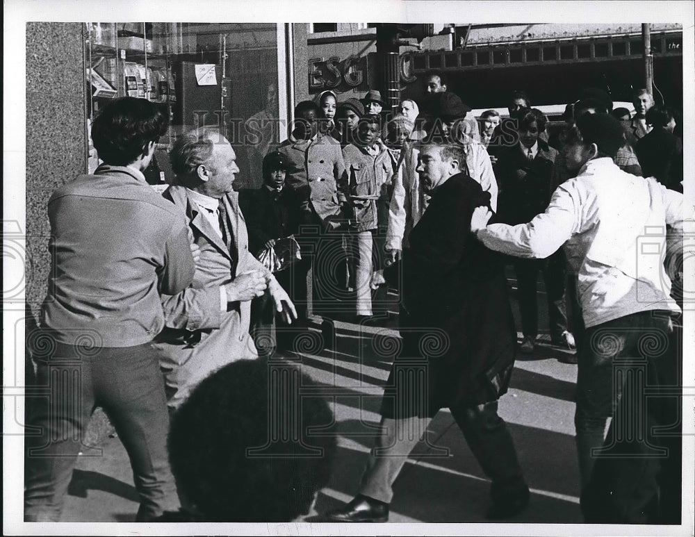 1970 Crowd looking at 2 persons about to fight  - Historic Images