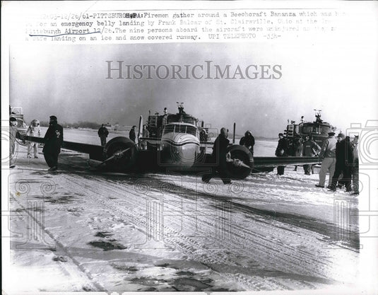 1961 Pittsburgh, Pa. belly landing by F. Balcar's plane  - Historic Images
