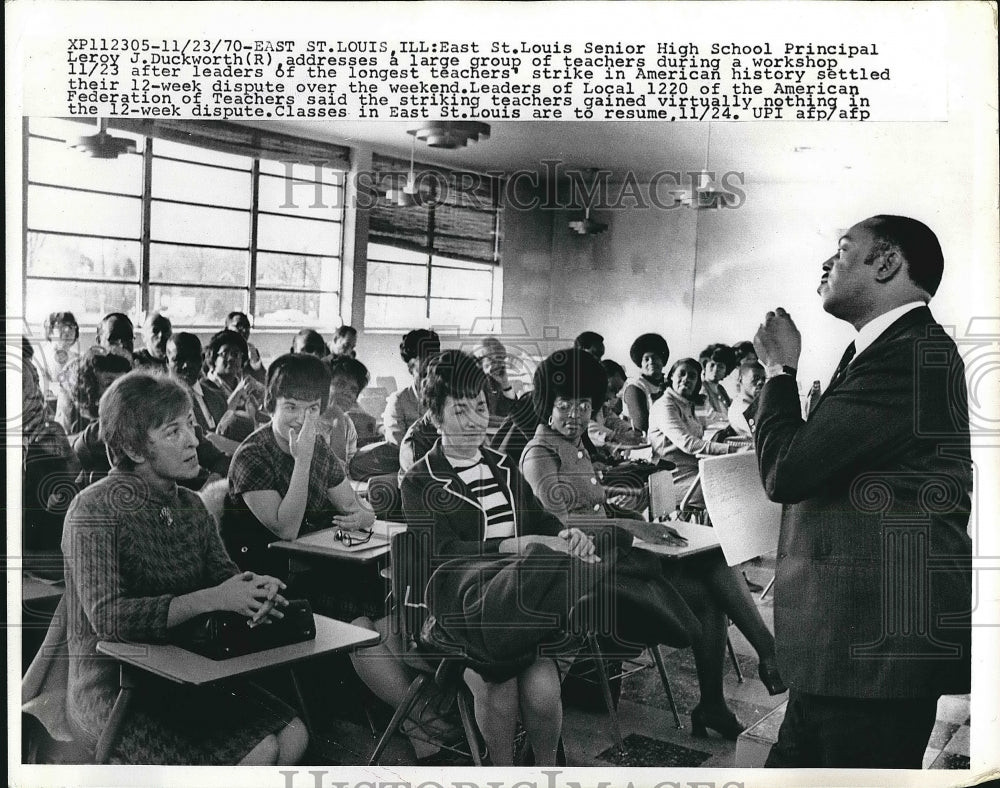 1970 St Louis, Ill HS principal Leroy Duvkworth &amp; striking teachers - Historic Images
