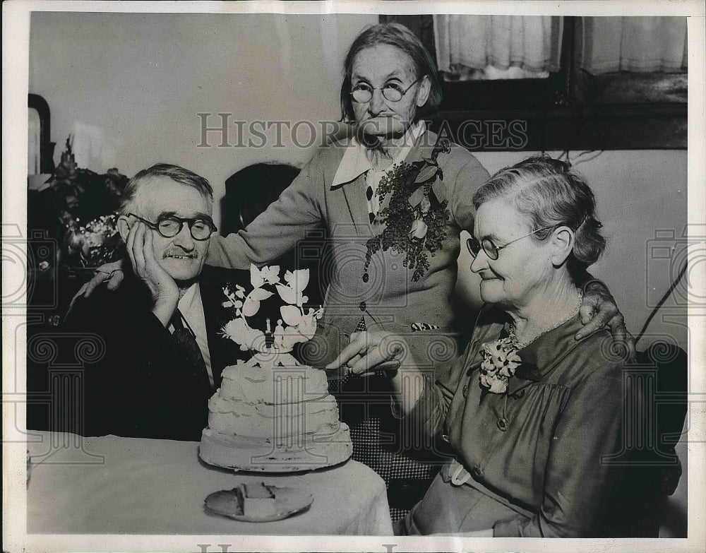 1938 Mrs s C Hume,92 &amp; MR &amp; Mrs RF Burns at 50th anniversary - Historic Images