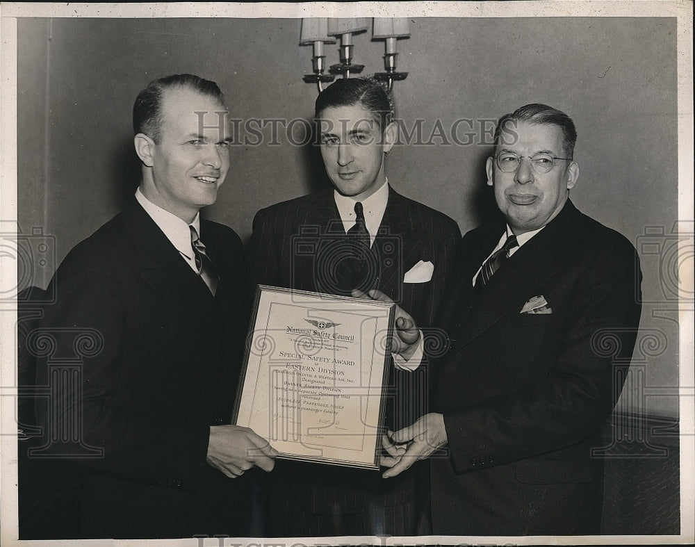 1939 Press Photo Capt. H.H. Gallup, Conroy Fennell - nea73497 - Historic Images