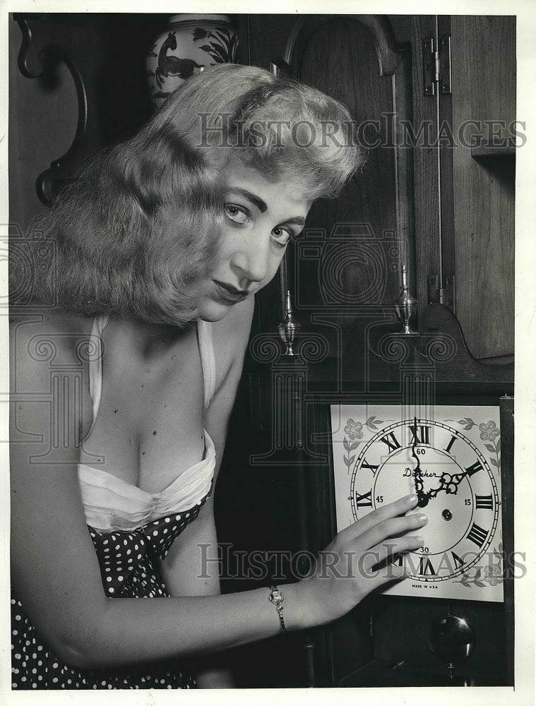 1958 Roberta Stevens Setting clock  - Historic Images