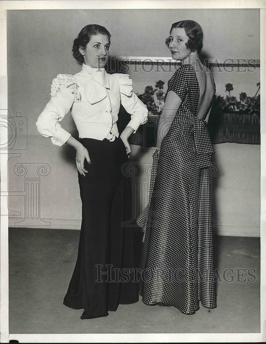 1933 Shirley Bourger & Mrs Maris Clark at fashion show in NYC - Historic Images