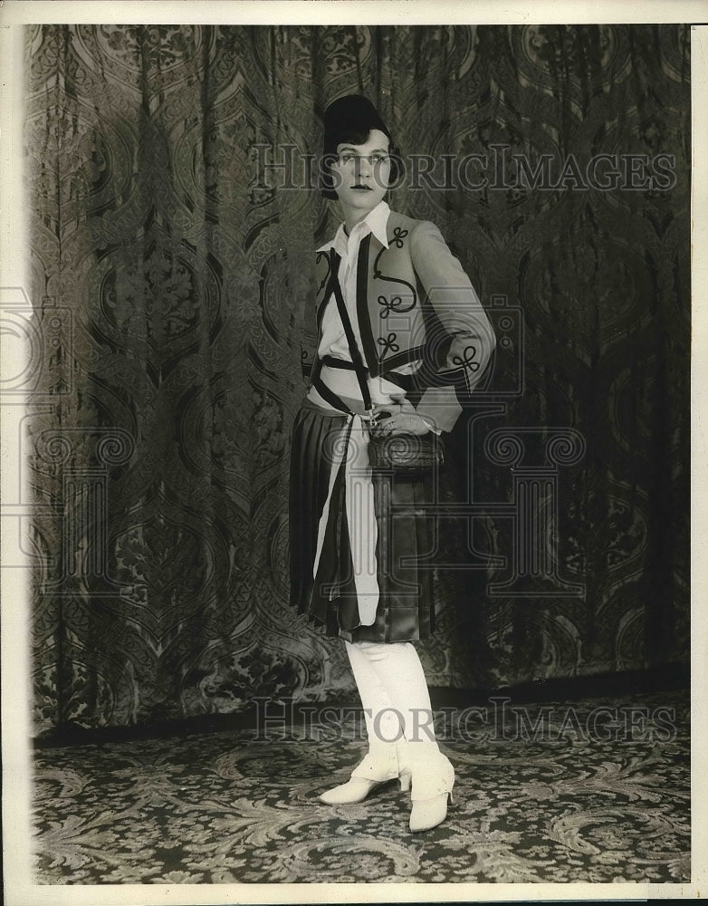 1929 Press Photo Mrs E.H. Kelly in French outfit in Beaux Arts Ball - nea73572 - Historic Images