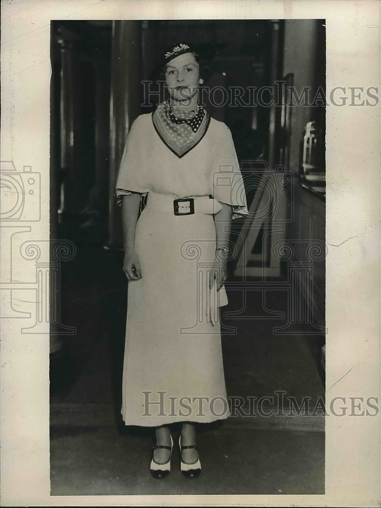 1935 Elizabeth Fenno Models Dress At Pinehurst Society Fashion Show - Historic Images