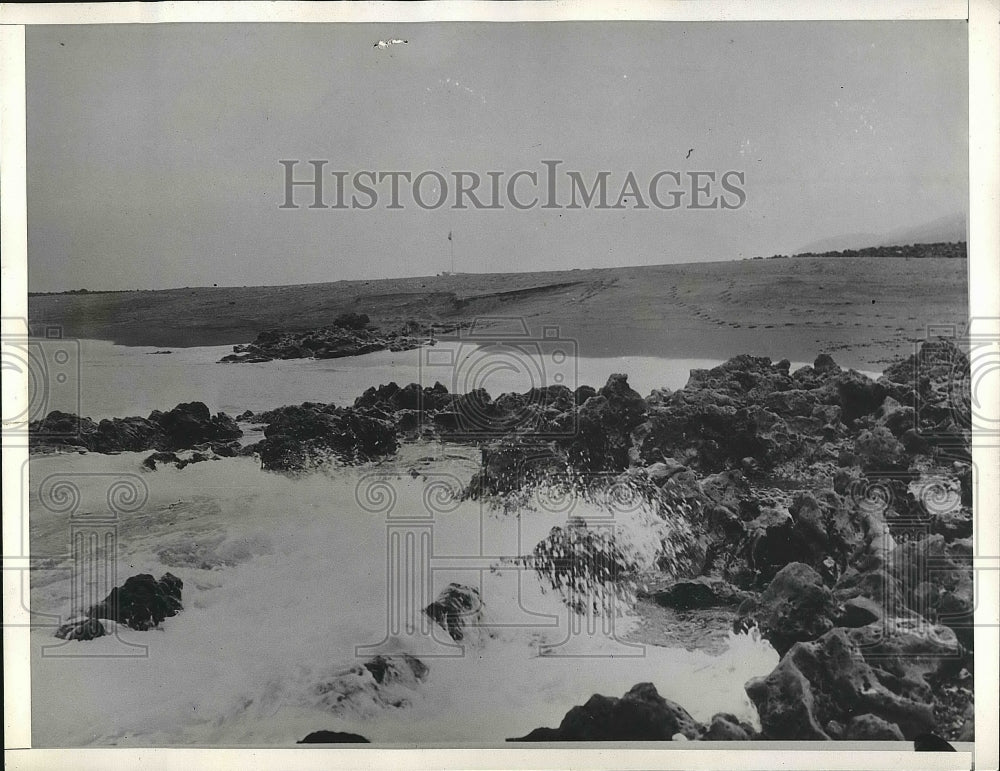 1935 Press Photo Beach on Charles Island in Galapagos Where Two Bodies Found - Historic Images