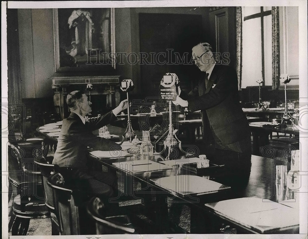 1935 Press Photo Fitting Microphones in British Foreign Office for Naval Conf. - Historic Images