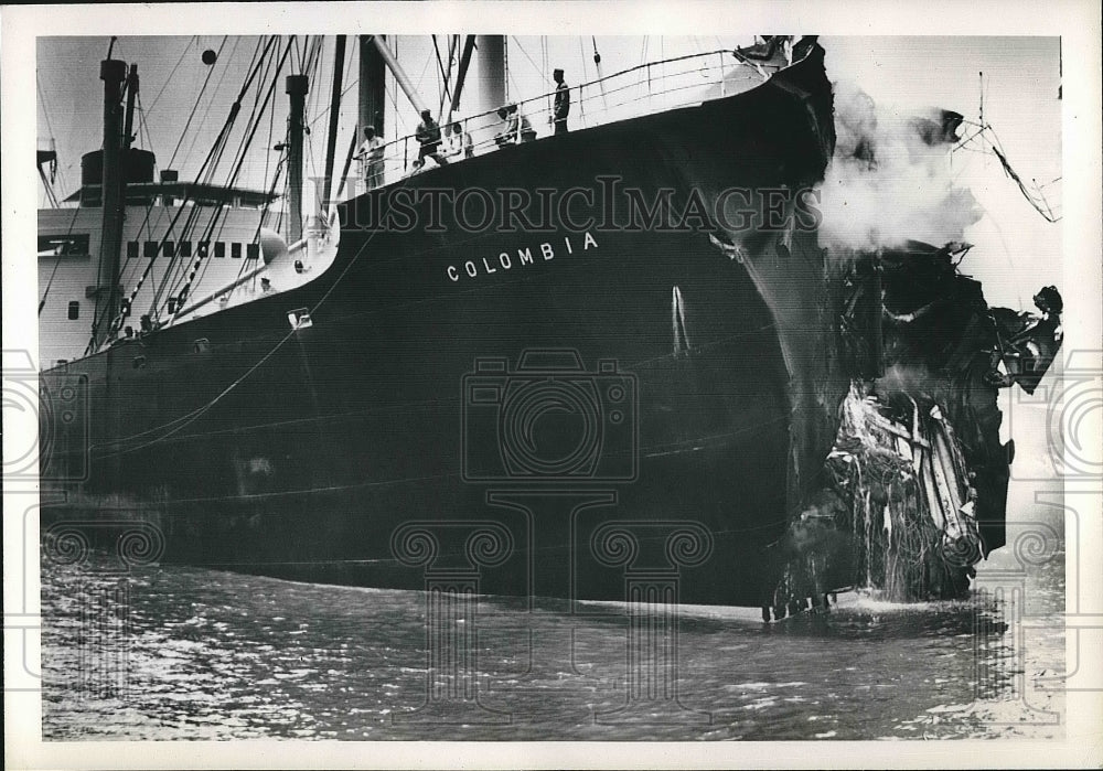 1950 Press Photo Ship &quot;Columbia&quot; with damage to the bow froma crash - nea73795 - Historic Images