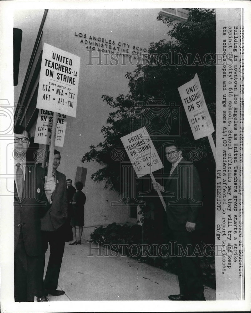 1970 United Teachers group starts a strike at the Board of Education - Historic Images