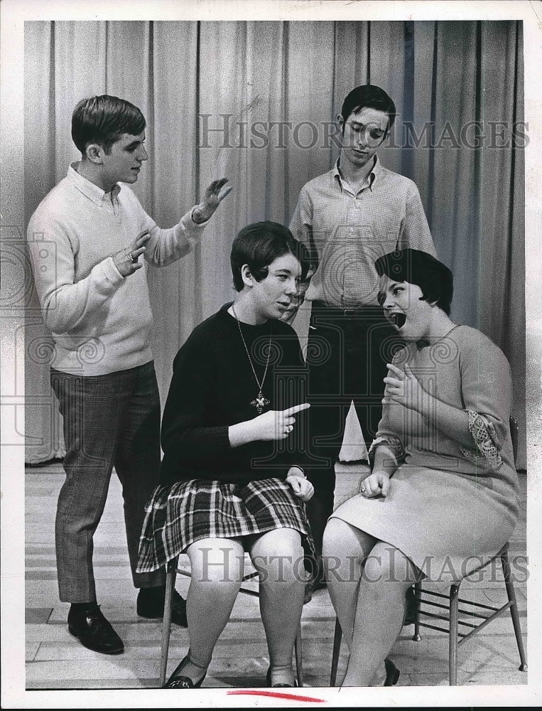 Press Photo Walt Abel, Alan Bedford Linda Cliffel, Linda Verbsky in school play - Historic Images