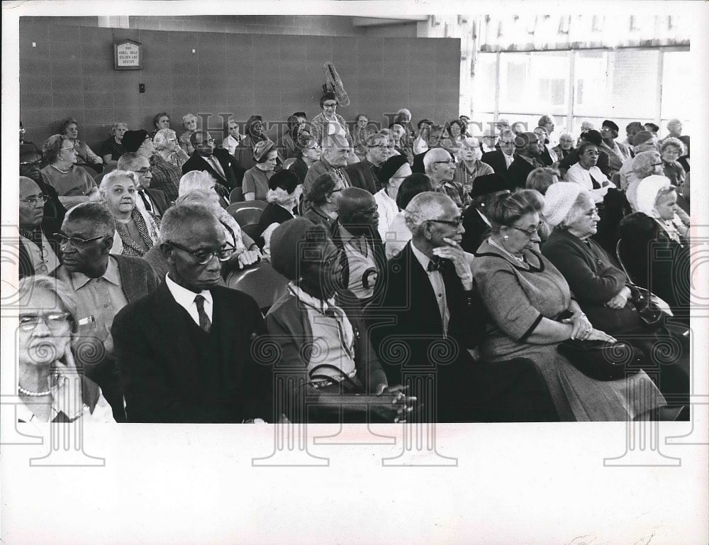 1968 Press Photo A group of people at a meeting at RJ Balen Center - nea73854 - Historic Images