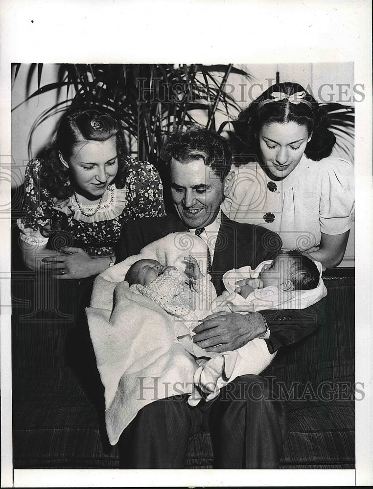 1941 Clinton Washburn, Mrs Miceli, Mrs Conti,&amp; babies  - Historic Images