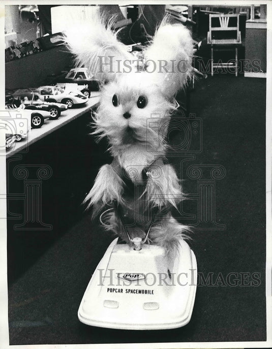 1969 Press Photo Popcar Spacemobile with a Passenger, Toy Show in Paris - Historic Images