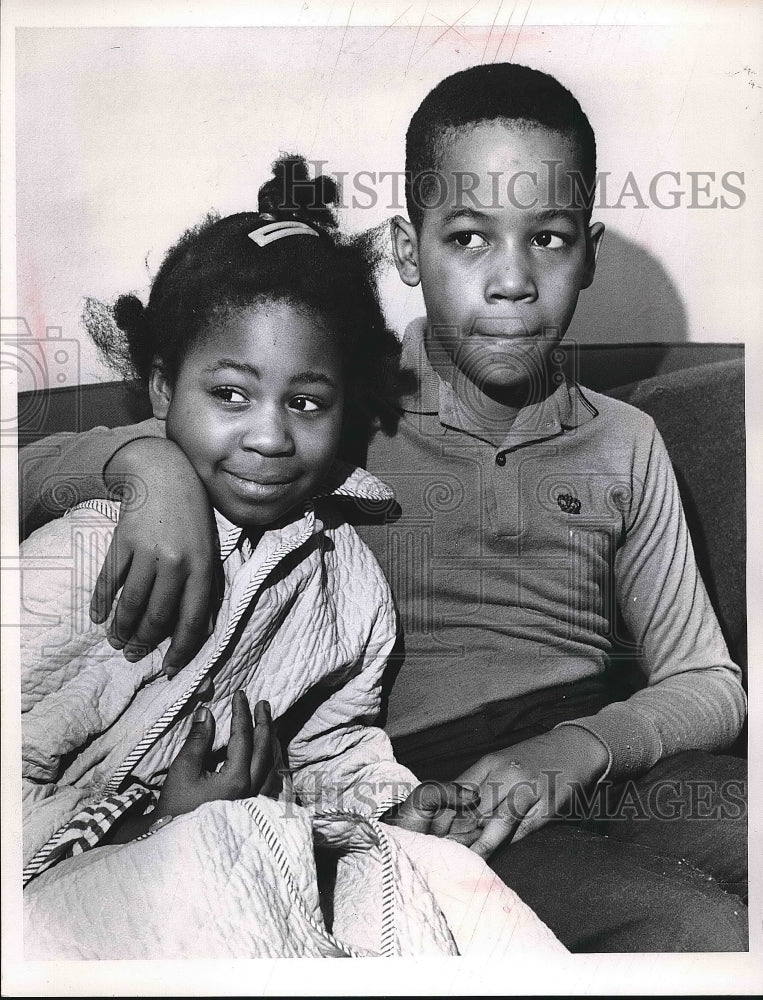 1967 Press Photo Jean Monroe &amp; Brother Ronald Monroe Rescued From Museum - Historic Images
