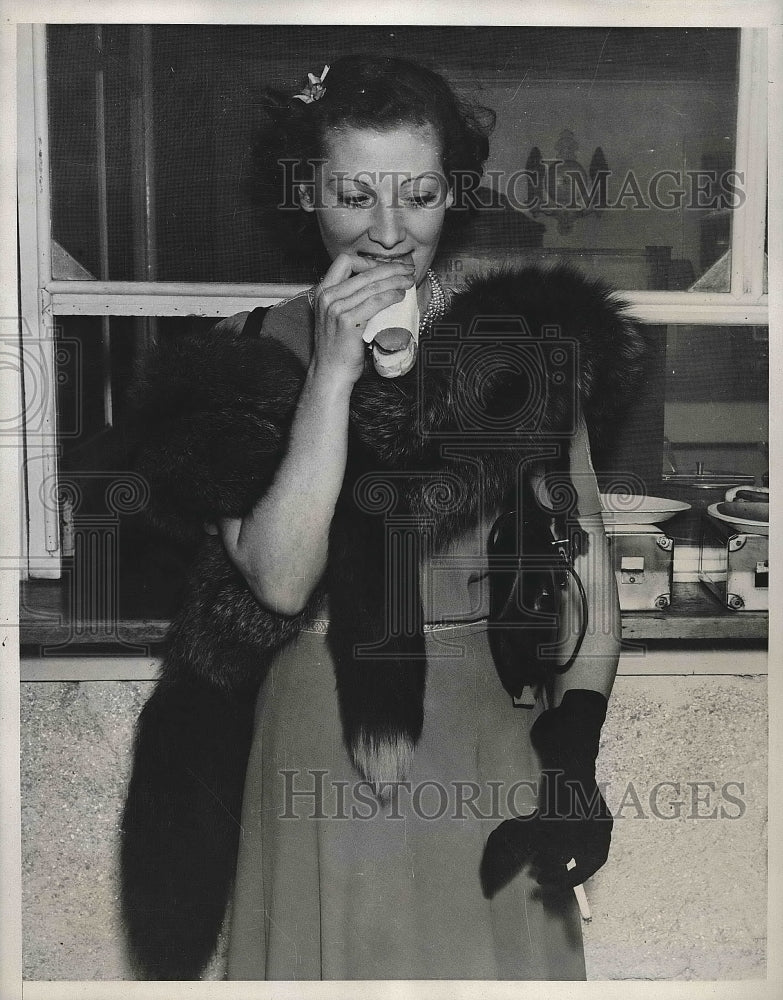 1938 Mrs. Hedi Hausser After Ending A Nine Day Sit Down In New York - Historic Images