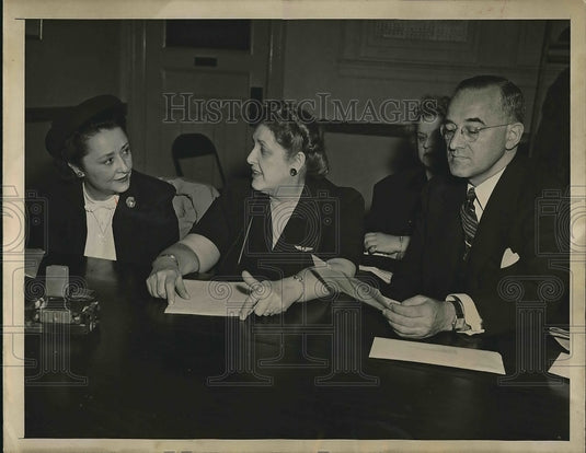 1945 officials of Federation of Long Lines Telephone Workers in NYC - Historic Images
