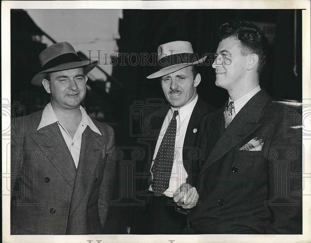 1941 Michael Quill Negotiates for Transport Workers Union - Historic Images